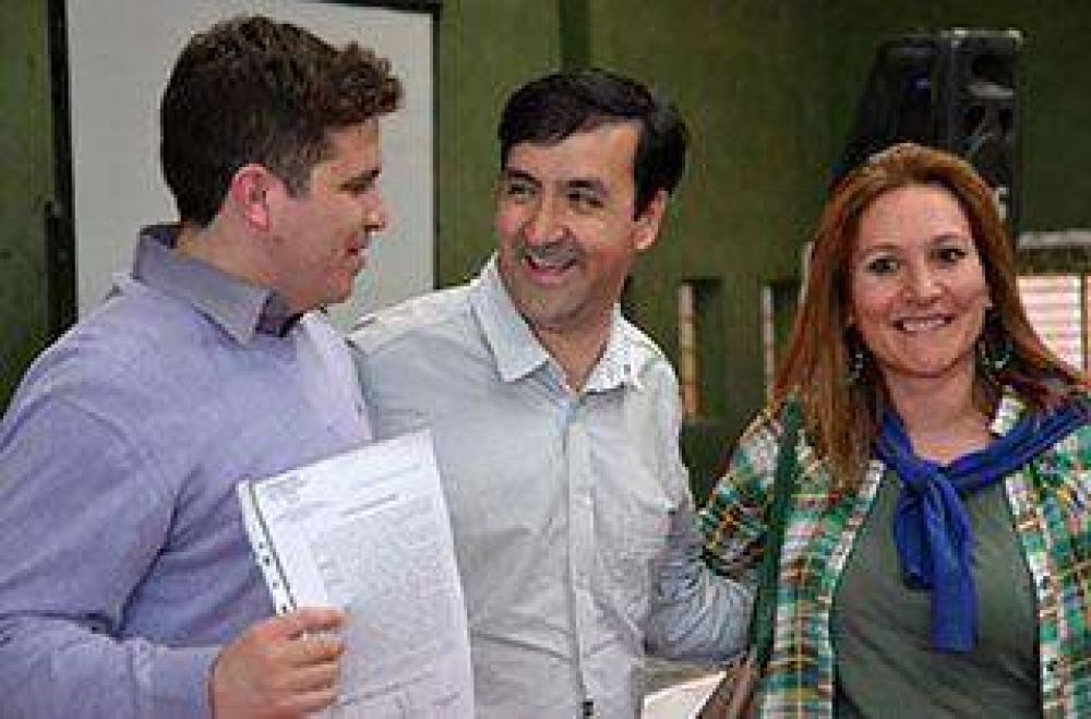 Entrega de terrenos a 166 familias