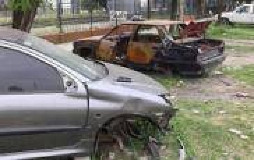 La Plata: Vecinos de Tolosa denunciaron la proliferacin de basurales y autos abandonados