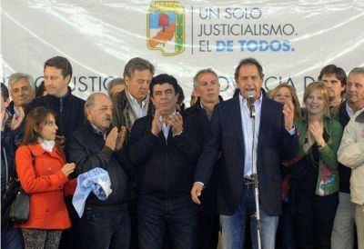 El PJ bonaerense se reuni� para apoyar a Scioli y contener a los derrotados