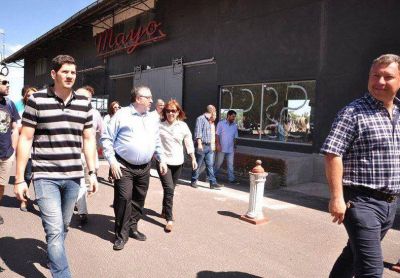 Osuna mostr� los avances de la obra del complejo multieventos del puerto