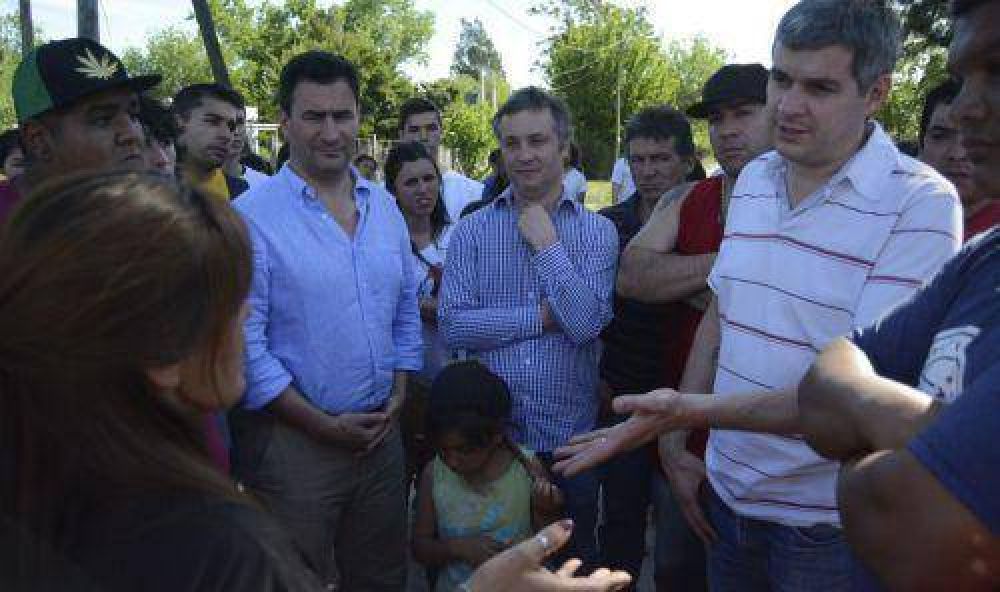 Marcos Pe�a recorri� Almirante Brown y se reuni� con vecinos