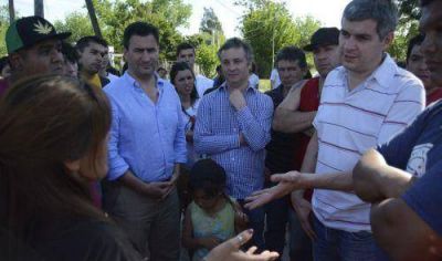 Marcos Pe�a recorri� Almirante Brown y se reuni� con vecinos