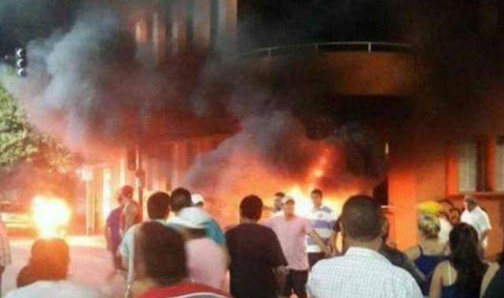 Concepci�n: madrugada de fuego y tensi�n en la Municipalidad