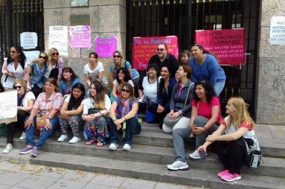 Docentes municipales exigen la regularizaci�n de los aportes a sus obras sociales