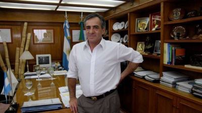 Transici�n caliente en el GBA: un cacique derrotado se aument� el sueldo 150%