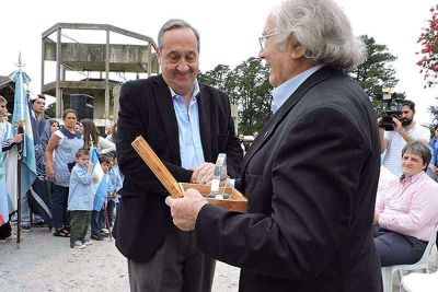 Adolfo P�rez Esquivel visit� el Jard�n Maternal municipal que lleva su nombre