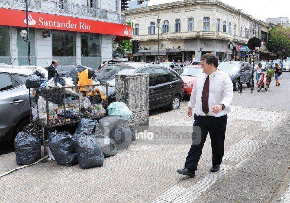 Por falta de pago y baja de contratos, varias zonas se quedaron sin recolecci�n de residuos