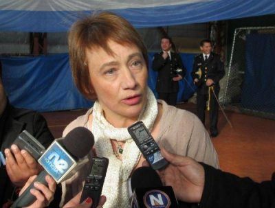 R�os afirm� que la sesi�n legislativa �no debi� suspenderse�