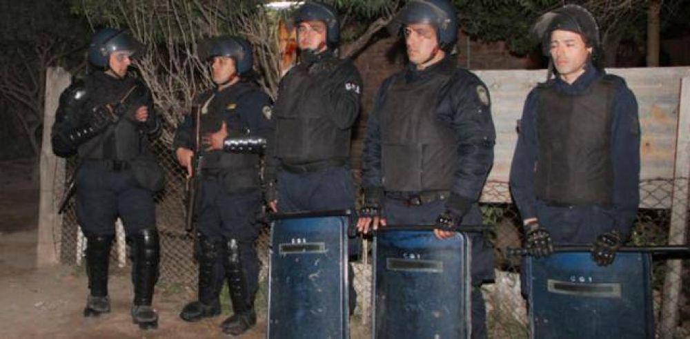 Ladrones escapan con casi 100 mil pesos de un local comercial