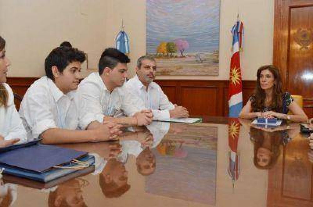 La Gobernadora recibi� a alumnos de Colonia Alpina