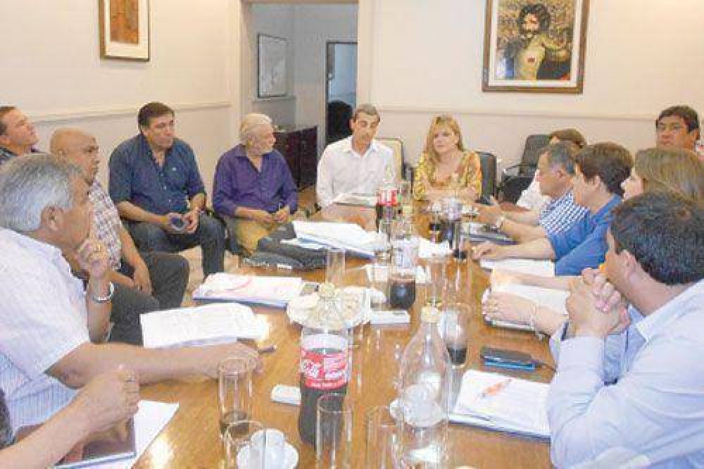 Casas no descart� mantener los acuerdos financieros