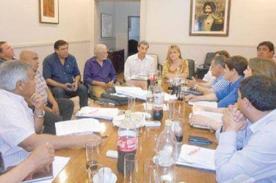Casas no descart� mantener los acuerdos financieros