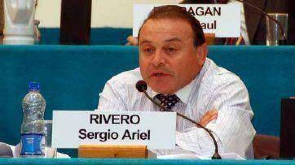 Rivero fustig� a Tortoriello