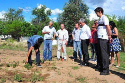 El gobernador Poggi inaugur� 28 nuevas empresas en Los Molles, Carpinter�a, Merlo y Santa Rosa