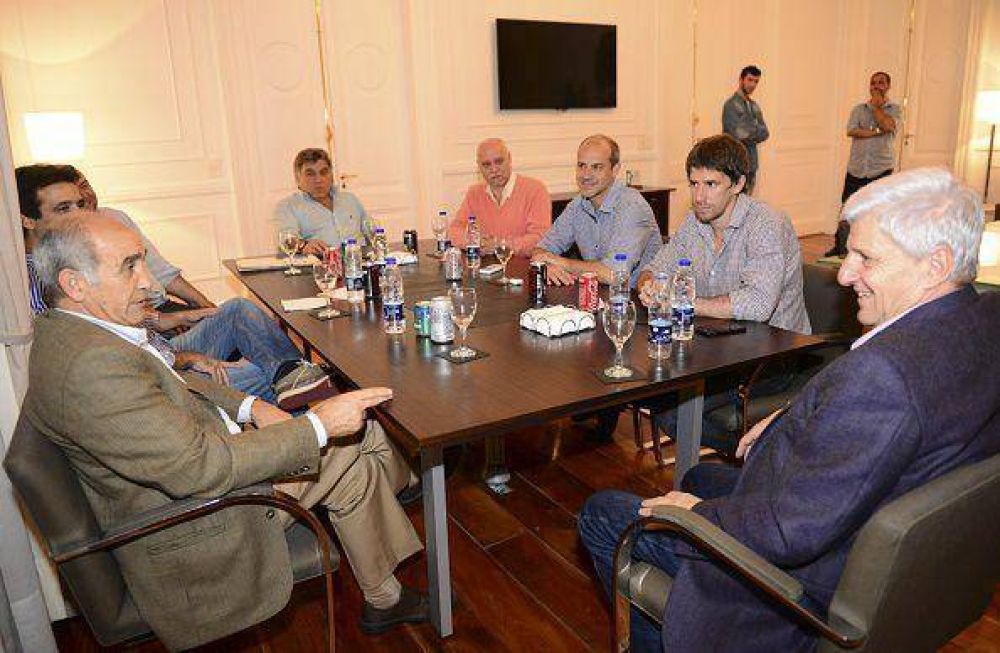 Luis Andreotti recibi� a Daniel Salvador en San Fernando