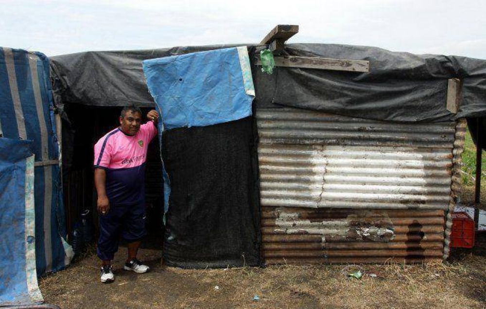 El Gobierno bonaerense censar a las familias que ocuparon terrenos en Merlo