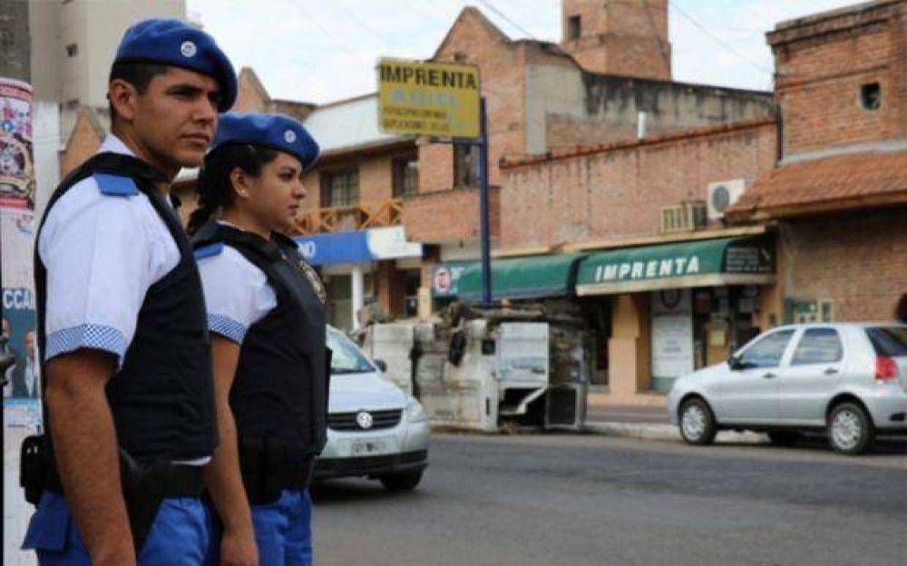 Malestar por reducci�n de 2 mil pesos en los sueldos de la Polic�a Local