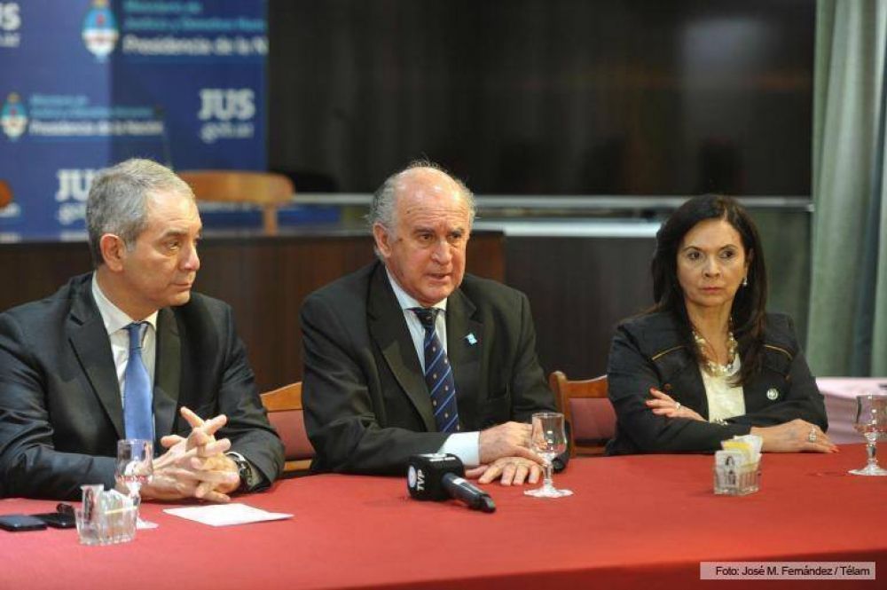 Alak, Parrilli y Trimarco encabezaron la primera reunión de una mesa de trabajo contra el delito de trata