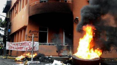 Tucum�n: un intendente se atrincher� por una protesta de cesanteados