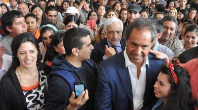 Scioli: con problemas para captar al voto de Massa, apuesta todo al debate