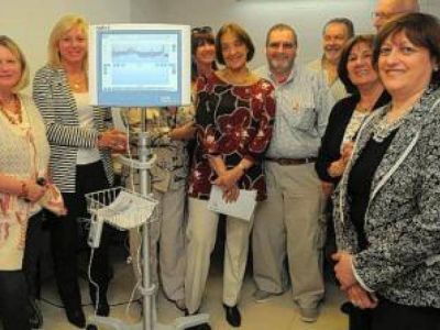 El hospital Penna de Bah�a Blanca recibi� un electroencefal�grafo