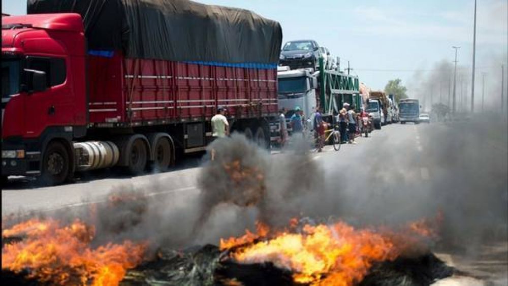 Una huelga de camioneros paraliza 10 estados en Brasil