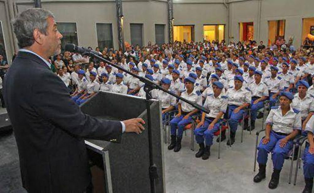 Egresaron 76 nuevos efectivos de la Polic�a Local de Avellaneda