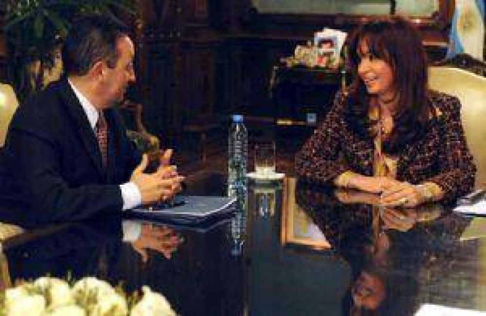 Cristina anticipa fondos para que Mendoza pague una cuota de la deuda