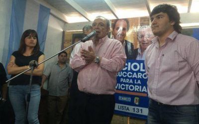 Z�ccaro sigue en la calle haciendo campa�a por Daniel Scioli