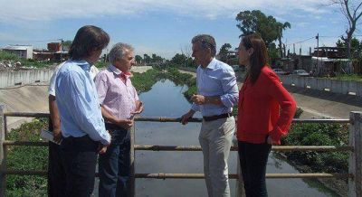 Macri se comprometi� a �llegar al 100% de cloacas� en Lomas