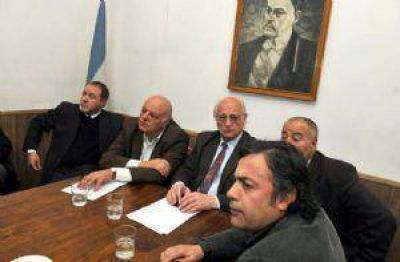 Con algunas resistencias, el cobismo y sus socios presentaron el interbloque