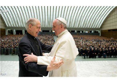 ��Todav�a tienen el virus jesu�tico?�, el Papa a ex alumnos de la Compa��a de Jes�s