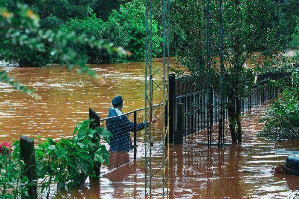 En Ober� los afectados son asistidos, pero no tienen agua