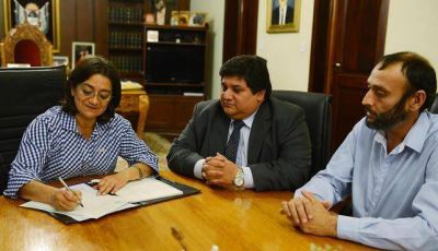 Ultiman el proceso para entregar escrituras de propiedades a vecinos del B� 920 Viviendas