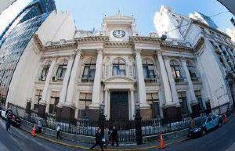 El debate econ�mico por la devaluaci�n obliga al BCRA a vender m�s reservas