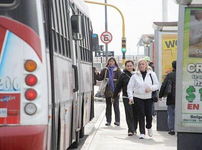 El Concejo discute en pleno recambio el precio del boleto y la tarifa de taxis