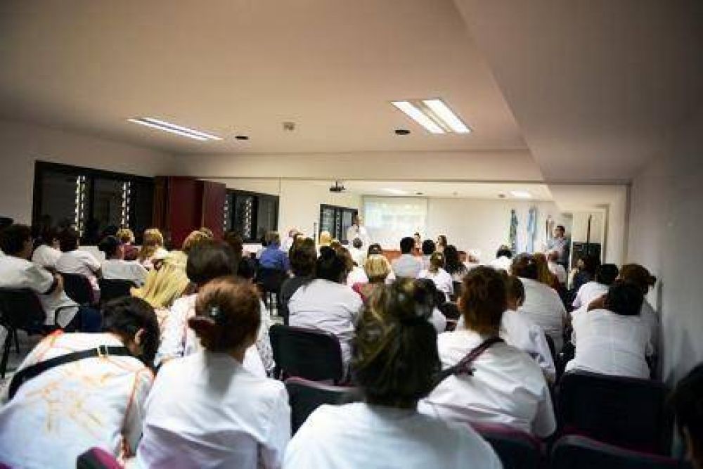 San Fernando expuso su pol�tica de salud materno infantil en las Jornadas Interhospitalarias del Hospital Cordero 