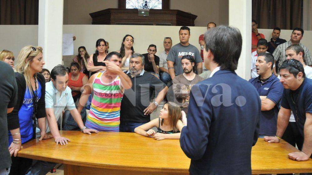 Vecinos reclamaron por la adjudicaci�n de la l�nea de colectivo que une Bah�a y Cabildo