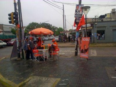 Fuerte campa�a en apoyo a Scioli en La Franja