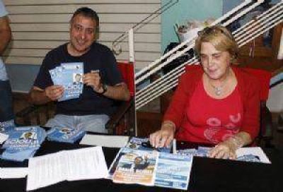 A diez d�as del balotaje la campa�a se basa en la distribuci�n de la boleta