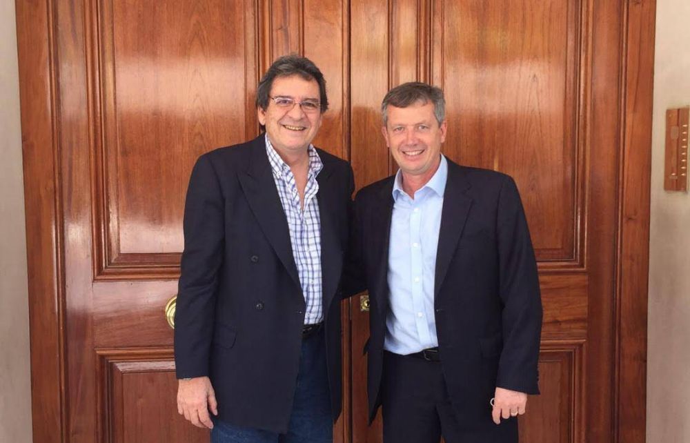 El senador Oscar Castillo se reuni� con Emilio Monz� en Buenos Aires