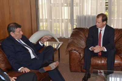Bordet profundiza lazos con Uruguay por la infraestructura portuaria
