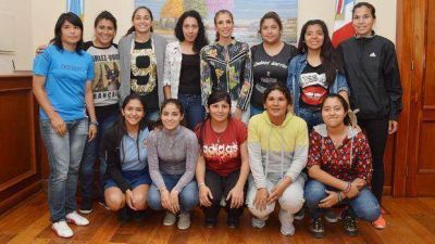 La gobernadora se reuni� con el equipo femenino de Central C�rdoba