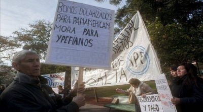 Extrabajadores de YPF reclamaron por indemnizaciones
