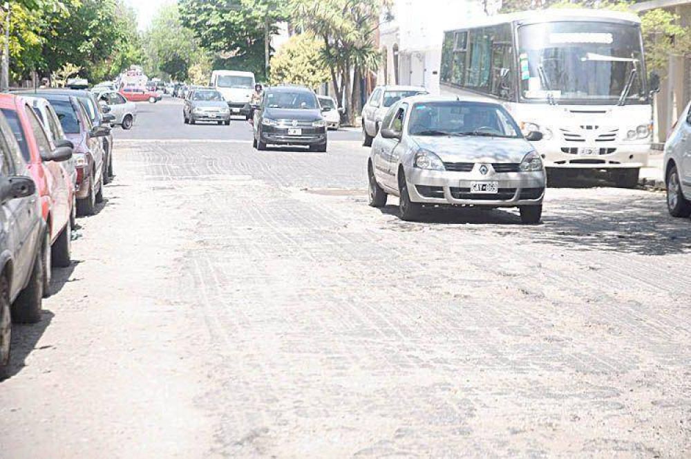La administraci�n municipal asegura que se completar�n trabajos de pavimentaci�n
