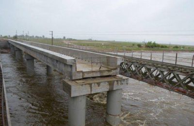La crecida del R�o Salado impide finalizar las obras del nuevo puente ferroviario