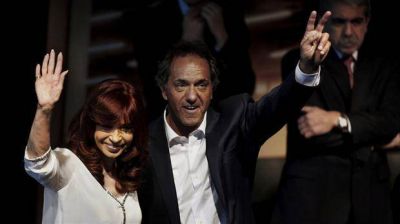 Cristina se corre de la campa�a para liberarle el camino a Scioli