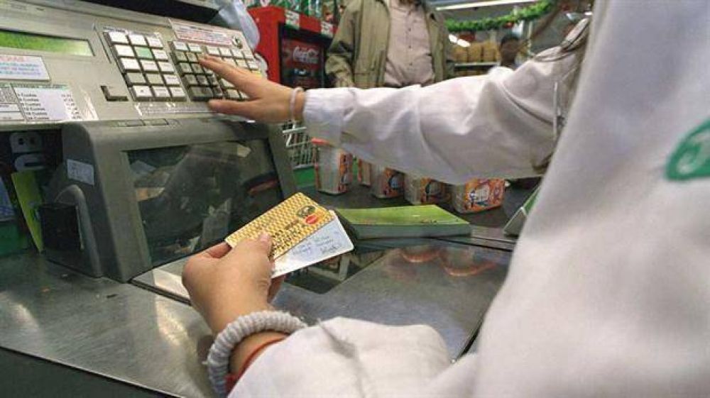 Miedo a la devaluaci�n: creci� el consumo en d�lares con tarjeta