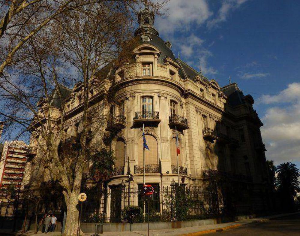Reforzaron la seguridad en la Embajada de Francia en Buenos Aires