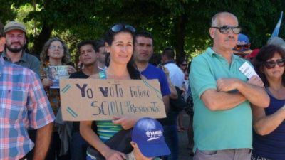 Gran convocatoria en Plaza Rocha en apoyo a la candidatura de Daniel Scioli